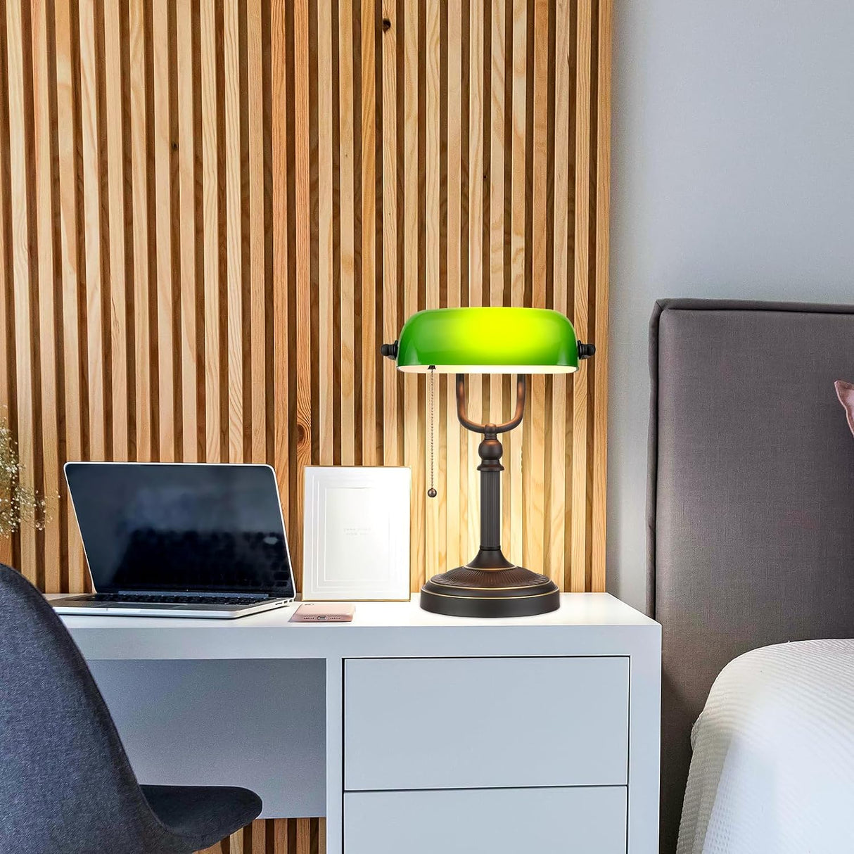 Antikva Verda Vitra Bankisto Skribtabla Lampo kun Tira Ĉena Ŝaltilo Konektilo